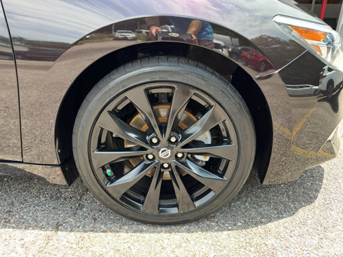 Used 2016 Nissan Maxima SR image 10