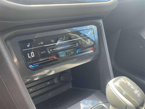 Used 2022 Volkswagen Tiguan SE w/ Panoramic Sunroof Package image 30