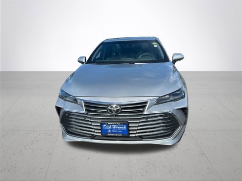 Used 2019 Toyota Avalon Limited image 3