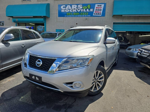 Used 2014 Nissan Pathfinder SV image 2