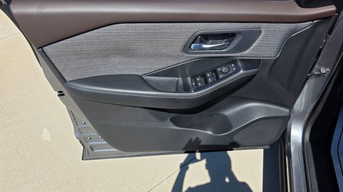 Used 2023 Nissan Rogue SV image 24