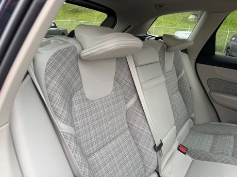 Used 2022 Volvo XC60 B5 Momentum image 23