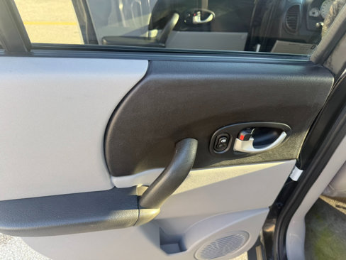 Used 2004 Saturn Vue 2WD V6 image 12