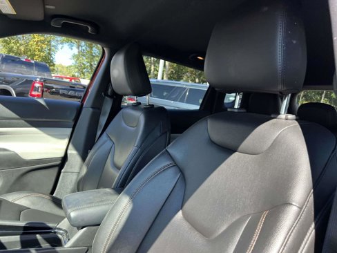 Used 2024 Jeep Compass Limited image 12