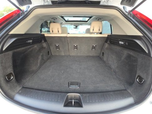 Used 2019 Cadillac XT4 Luxury w/ Cold Weather Package image 28