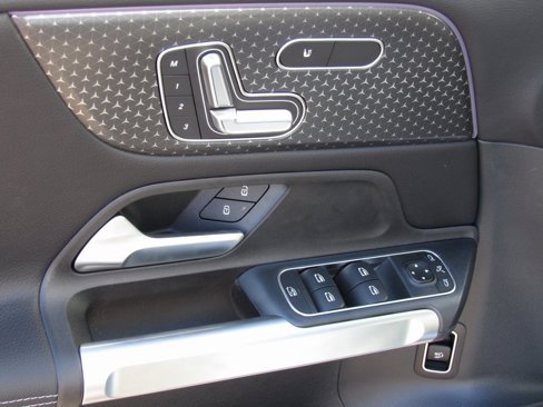 New 2026 Mercedes-Benz GLB 250 4MATIC image 12