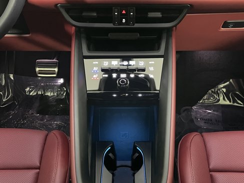 Certified 2025 Porsche Macan 4S Electric image 20