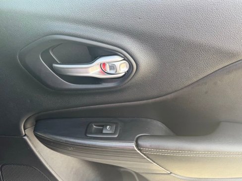 Certified 2016 Jeep Cherokee Limited image 59