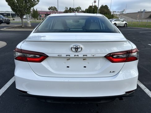 Certified 2022 Toyota Camry LE image 9