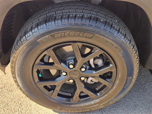 Certified 2024 Jeep Grand Cherokee Altitude image 11