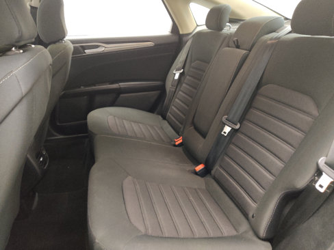 Used 2020 Ford Fusion SE image 18