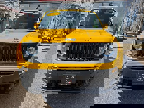 Used 2018 Jeep Renegade Latitude w/ UConnect 8.4 Nav Group image 3