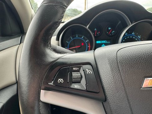 Used 2014 Chevrolet Cruze LT w/ Technology Package image 10
