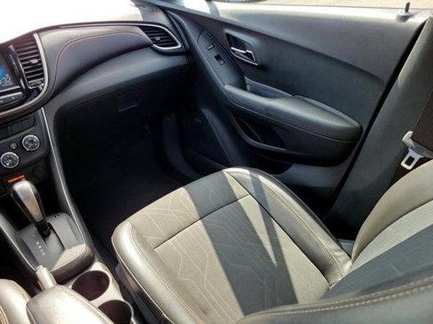 Used 2017 Chevrolet Trax LT w/ Sun & Sound Package image 14
