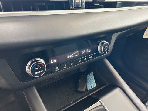 Used 2024 Mitsubishi Outlander ES image 36