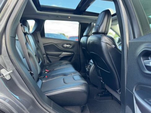 Used 2022 Jeep Cherokee Limited image 32
