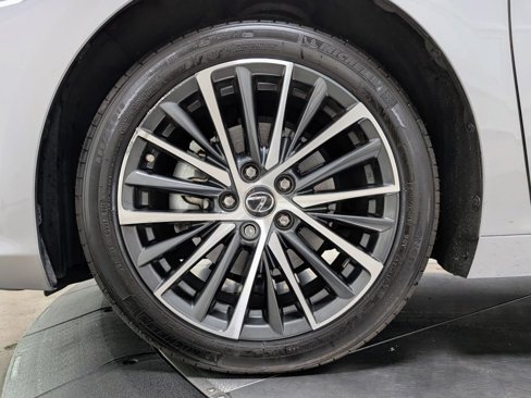 Used 2022 Lexus ES 300h w/ Premium Package image 13