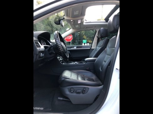 Used 2015 Volkswagen Touareg Executive image 14