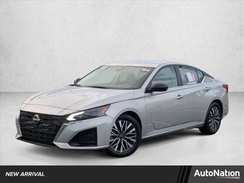 Used 2024 Nissan Altima 2.5 SV image 1