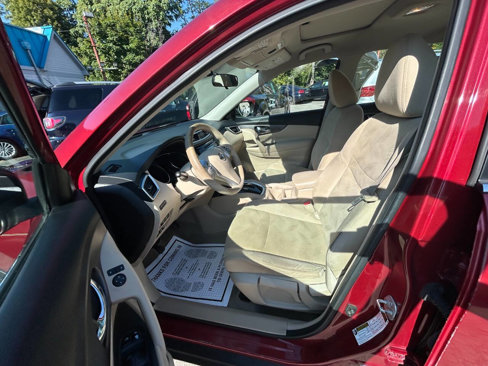 Used 2014 Nissan Rogue S image 6