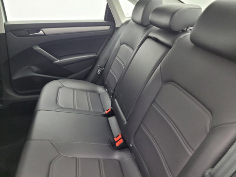 Used 2021 Volkswagen Passat 2.0T SE image 18
