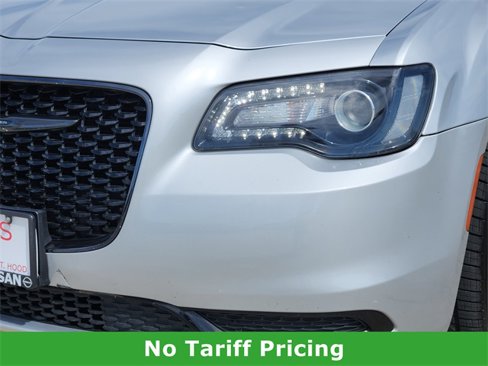 Used 2020 Chrysler 300 Touring w/ Sport Appearance Package image 6