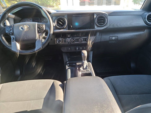 Used 2018 Toyota Tacoma TRD Sport image 28