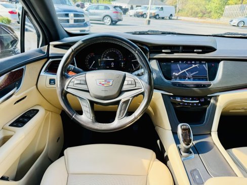 Used 2018 Cadillac XT5 Luxury w/ Driver Awareness Package image 6