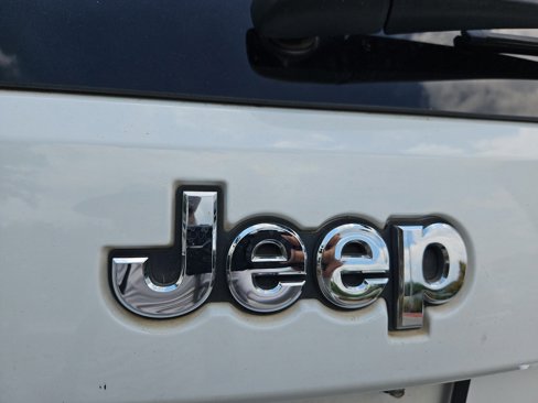 Used 2020 Jeep Grand Cherokee Limited image 9
