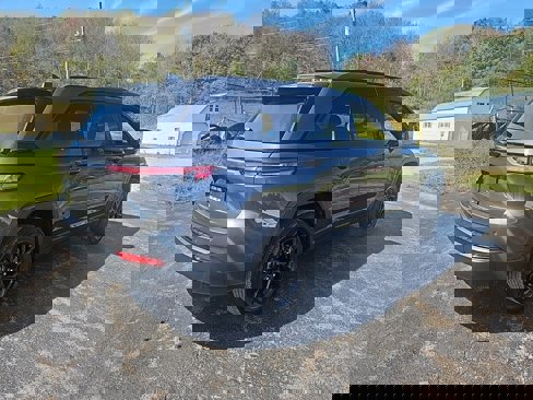 Used 2024 Jeep Grand Cherokee Altitude image 5