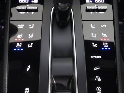 New 2025 Porsche Macan Turbo image 23