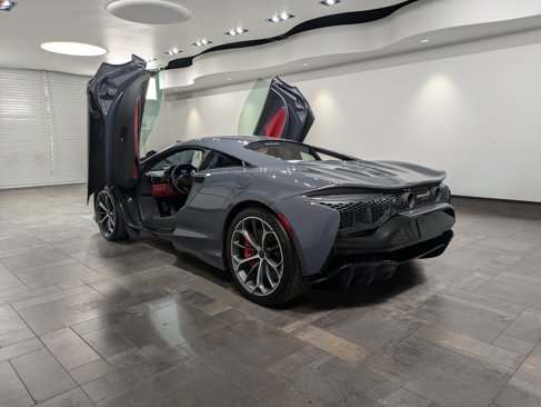 New 2025 McLaren Artura image 24