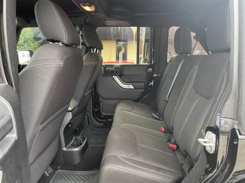 Used 2016 Jeep Wrangler Unlimited Sahara w/ Connectivity Group image 23