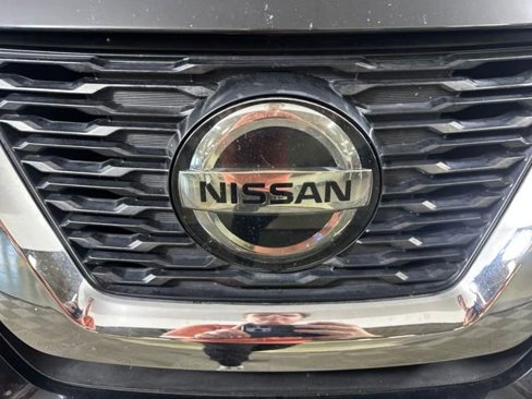 Used 2018 Nissan Rogue SV image 9