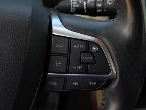 Used 2021 Toyota Highlander Platinum image 16