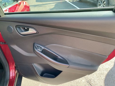 Used 2014 Ford Focus Titanium image 14
