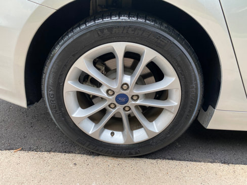 Used 2019 Ford Fusion SE image 18