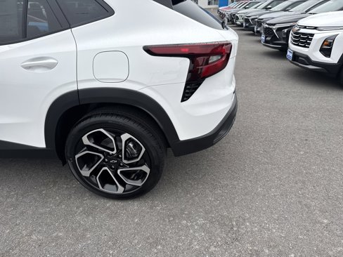 New 2025 Chevrolet Trax RS w/ Sunroof Package image 9