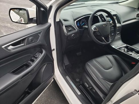Used 2019 Ford Edge Titanium image 11