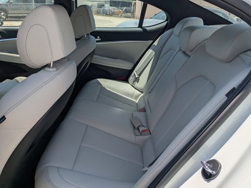 New 2025 Genesis G70 2.5T image 15