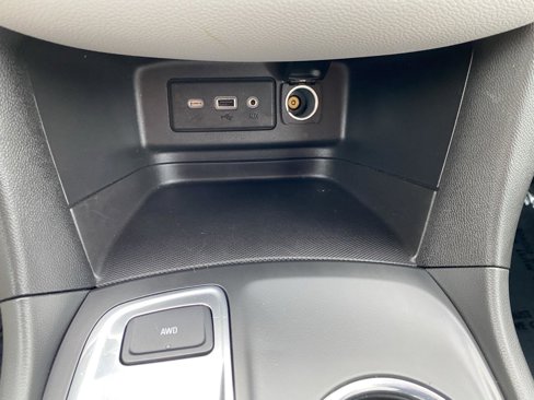 Used 2021 Chevrolet Equinox LS image 19