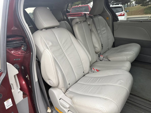 Used 2011 Toyota Sienna XLE image 13