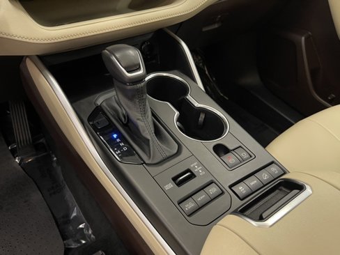 Certified 2022 Toyota Highlander XLE image 16