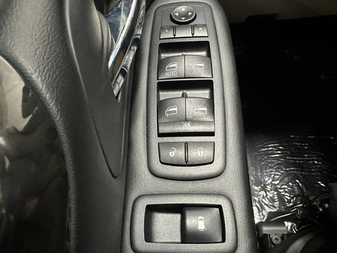 Used 2020 Dodge Grand Caravan SE w/ UConnect Hands-Free Group image 26