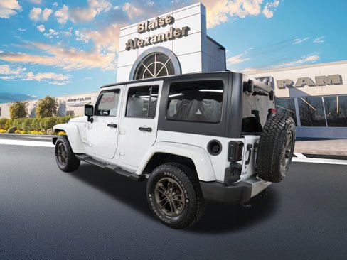 Used 2015 Jeep Wrangler Unlimited Sahara w/ Connectivity Group image 8