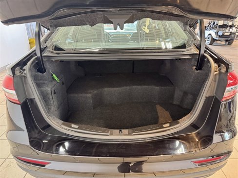 Used 2019 Ford Fusion SEL image 22