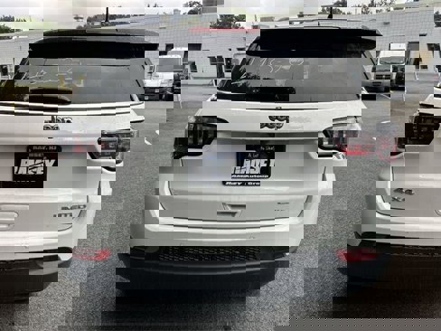 New 2025 Jeep Compass Limited image 15