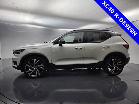 Used 2022 Volvo XC40 T5 R-Design w/ Advanced Package image 4
