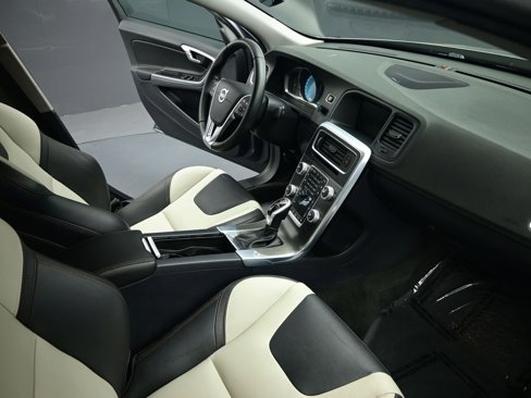 Used 2016 Volvo S60 T5 Cross Country Platinum image 31