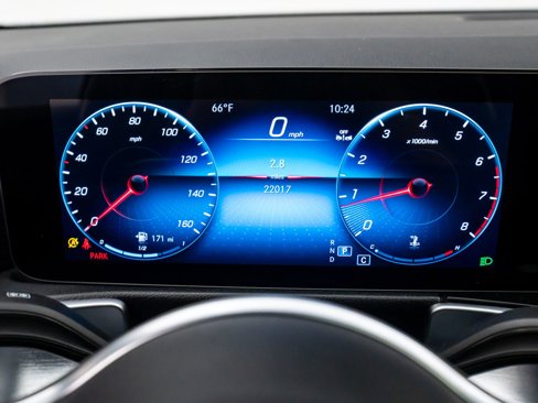 Used 2023 Mercedes-Benz GLB 250 4MATIC w/ Premium Package image 23